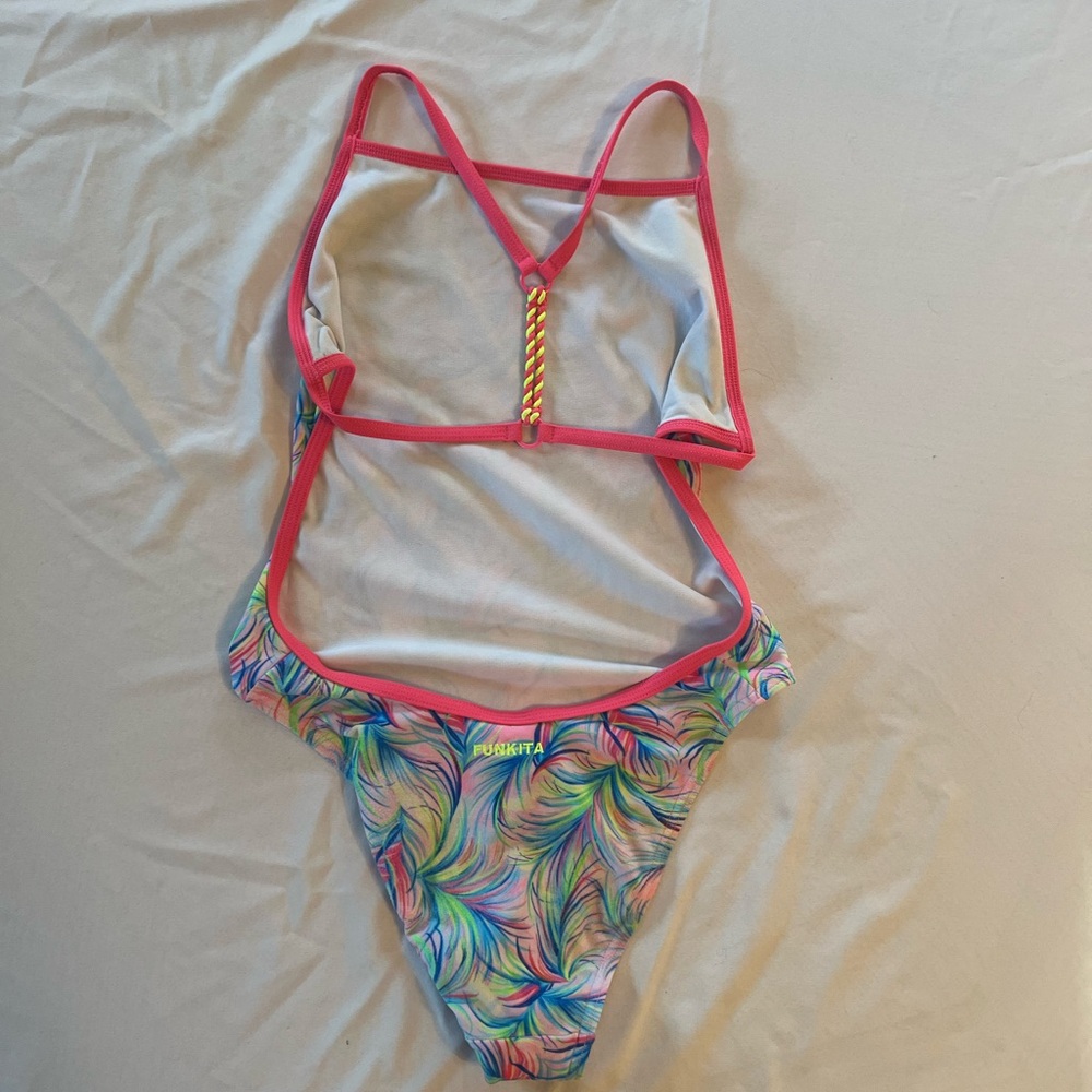 Colorful Leaf Pattern Swimsuit - Picture 2 of 3